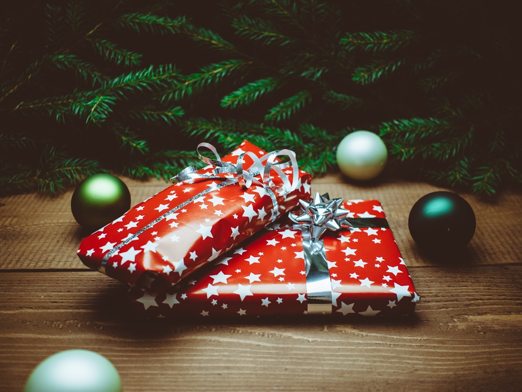 tree celebration decoration green red giving 856480 pxhere.com